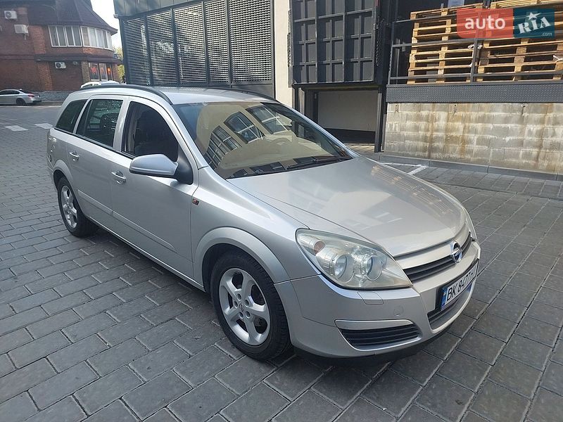 Універсал Opel Astra 2004 в Рівному