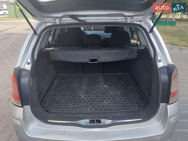 Універсал Opel Astra 2004 в Рівному