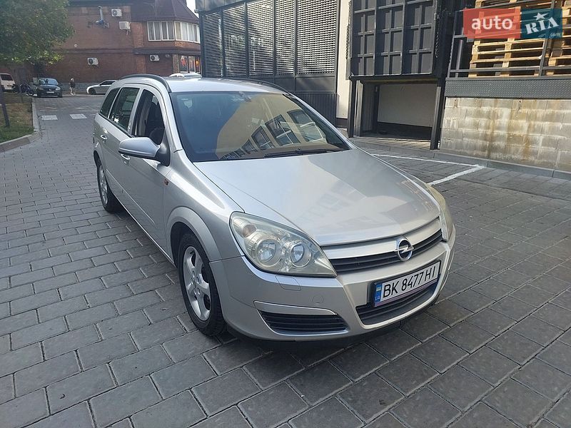Універсал Opel Astra 2004 в Рівному