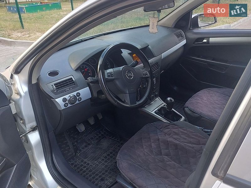 Універсал Opel Astra 2004 в Рівному