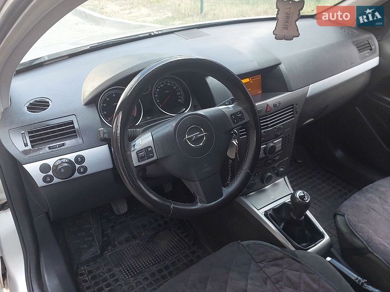 Універсал Opel Astra 2004 в Рівному