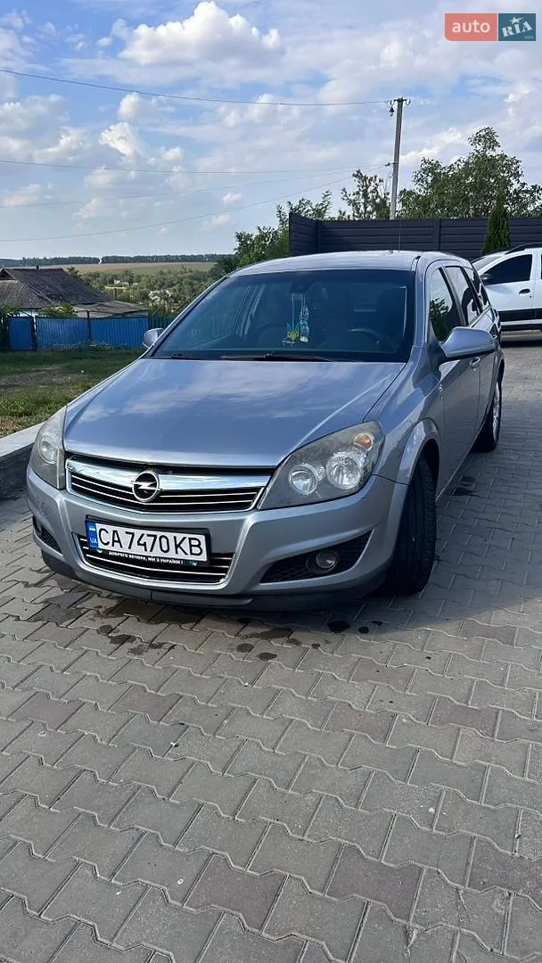 2010 Opel Astra - фото 1