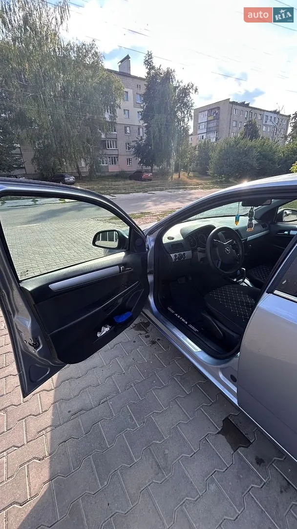 2010 Opel Astra - мініатюра 12