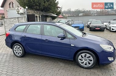Універсал Opel Astra 2011 в Львові