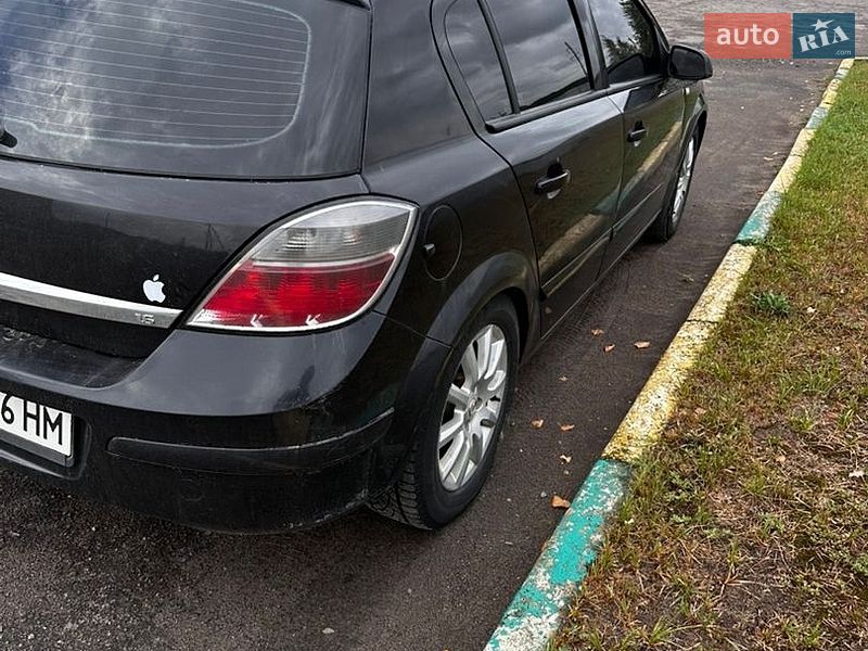 Хэтчбек Opel Astra 2005 в Сарнах