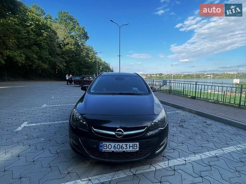 Универсал Opel Astra 2013 в Тернополе