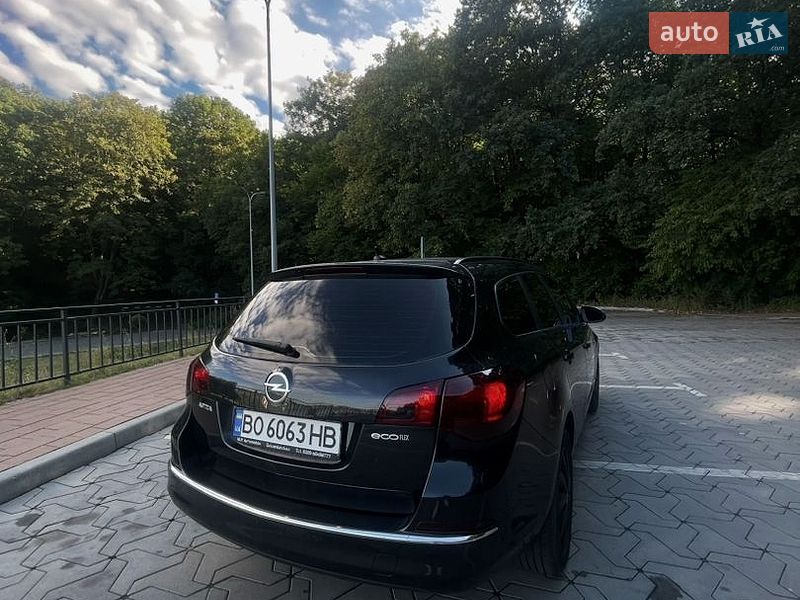 Универсал Opel Astra 2013 в Тернополе
