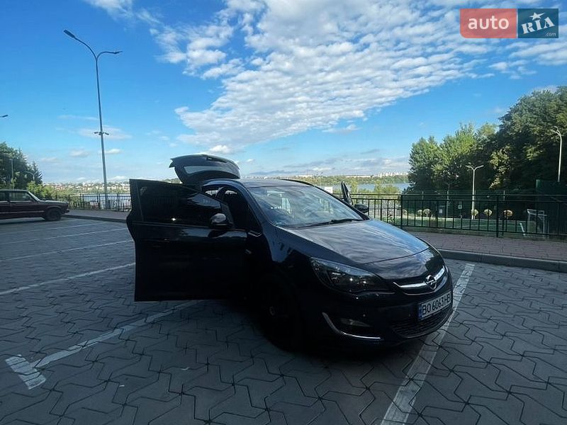 Универсал Opel Astra 2013 в Тернополе