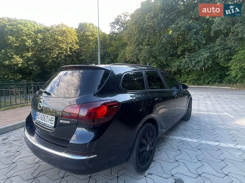 Универсал Opel Astra 2013 в Тернополе