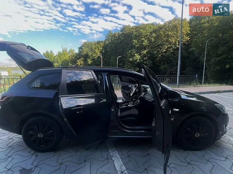 Универсал Opel Astra 2013 в Тернополе