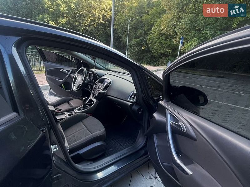 Универсал Opel Astra 2013 в Тернополе