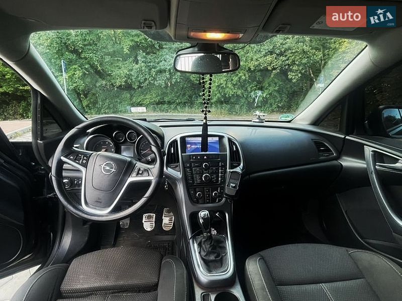 Универсал Opel Astra 2013 в Тернополе