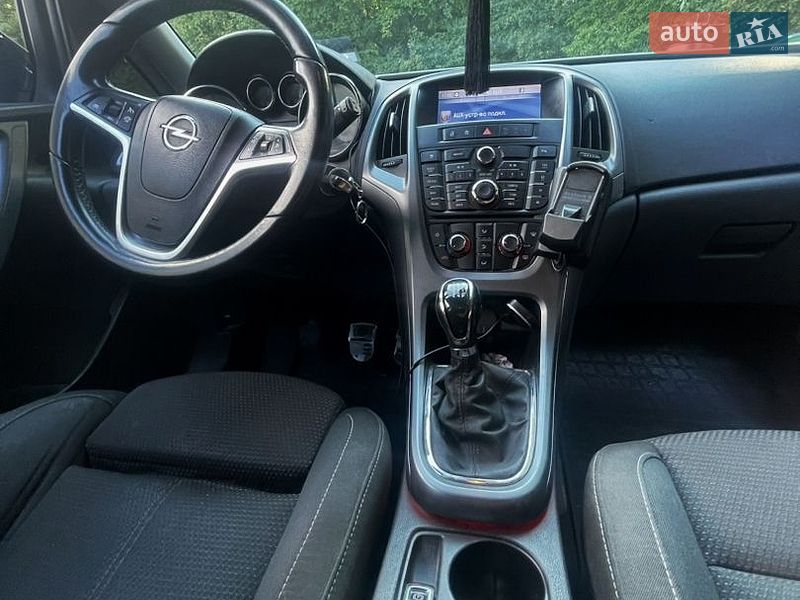 Универсал Opel Astra 2013 в Тернополе