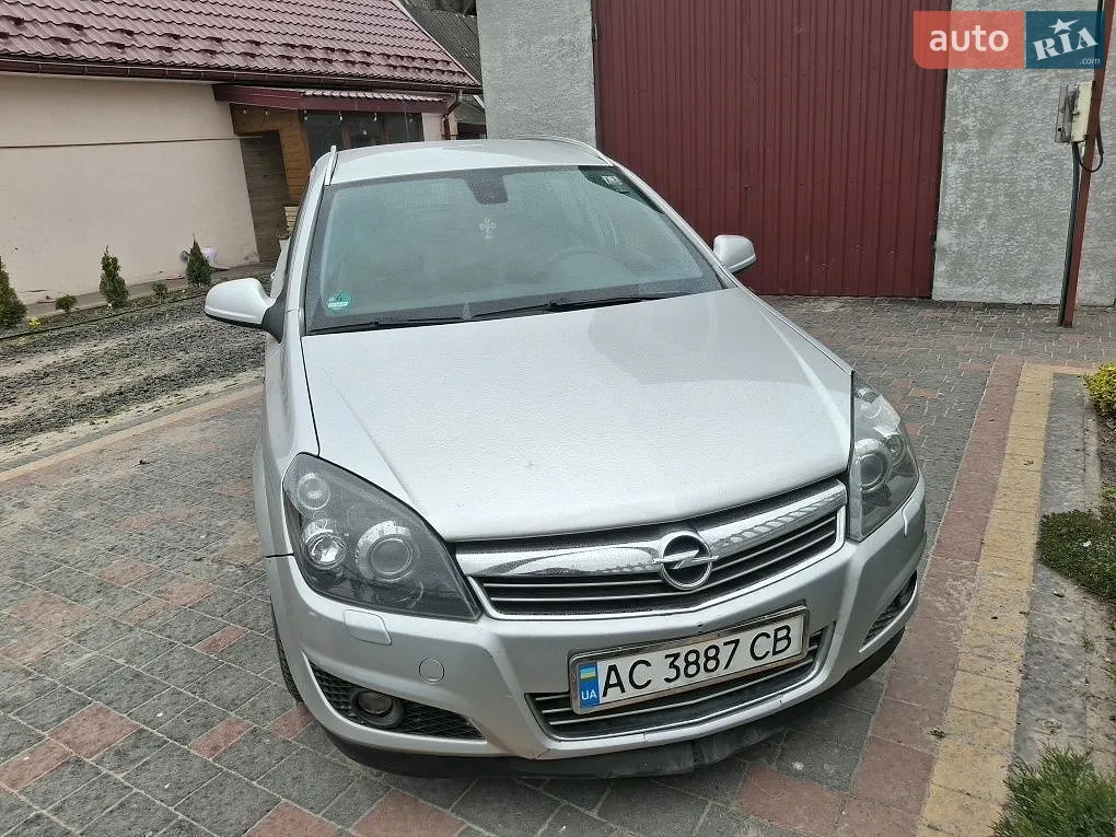 2010 Opel Astra - фото 1