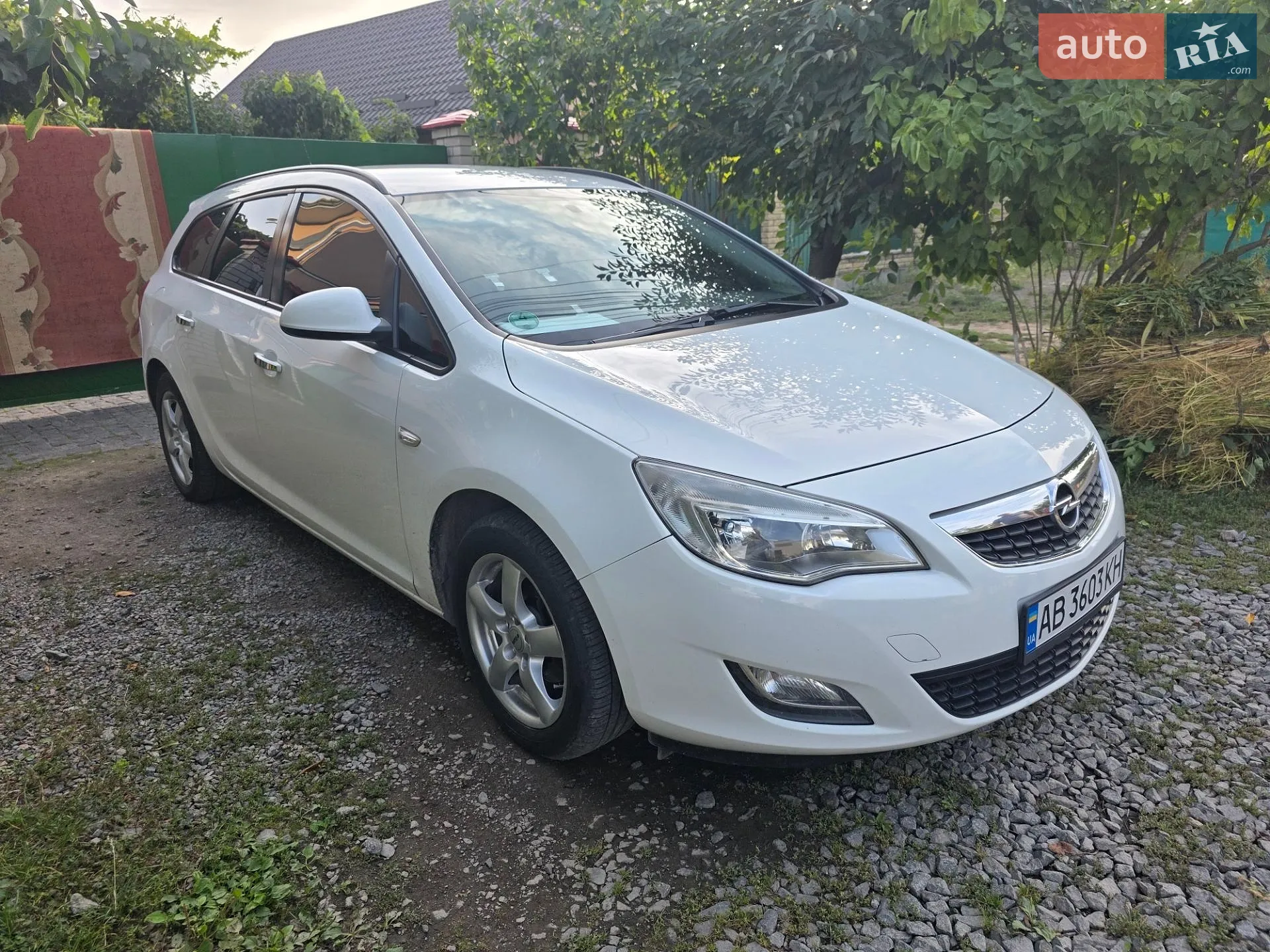 2011 Opel Astra - фото 1