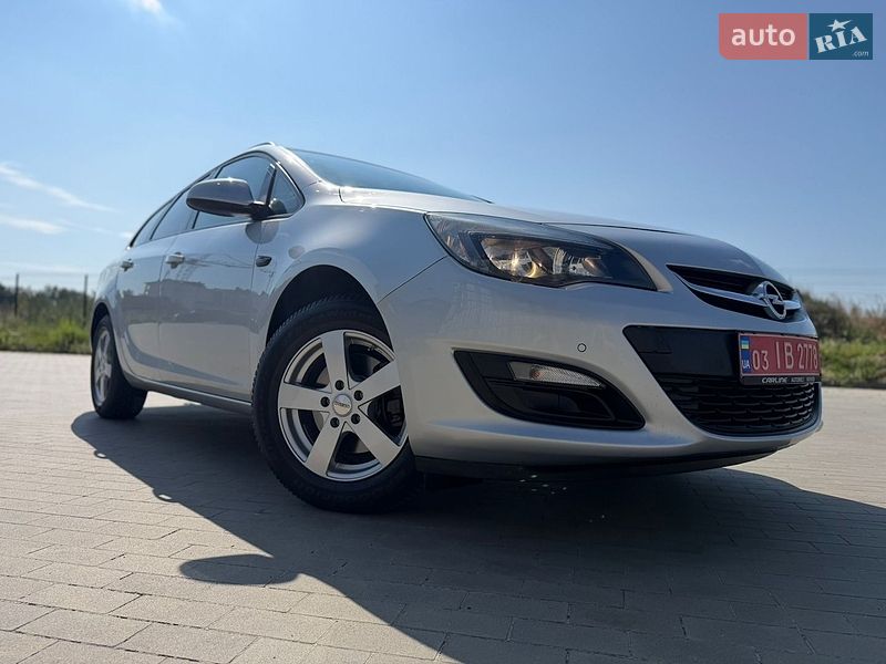Універсал Opel Astra 2015 в Луцьку