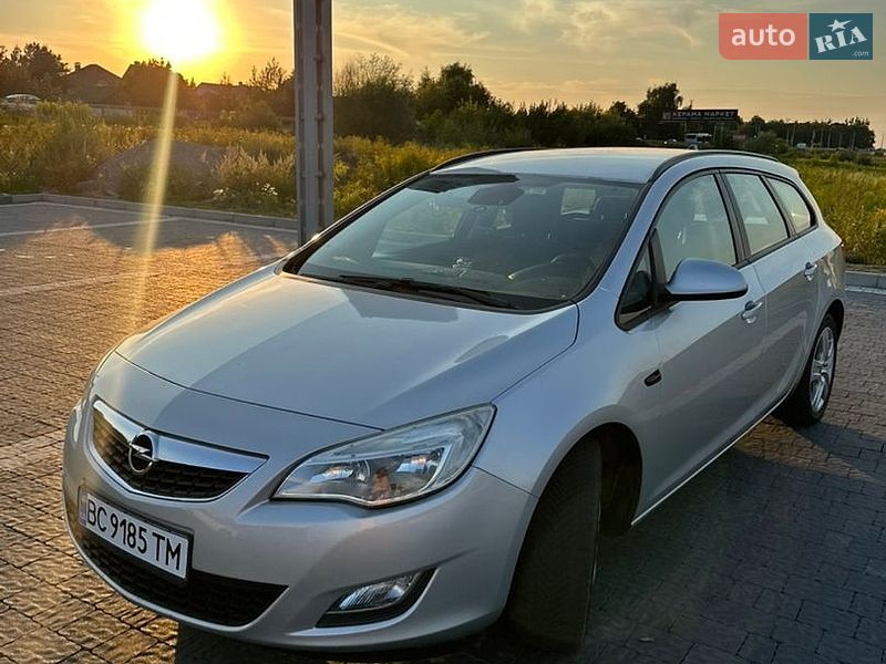 Opel Astra 2011