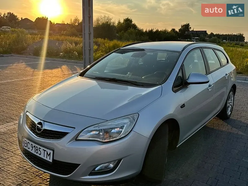 Opel Astra 2011