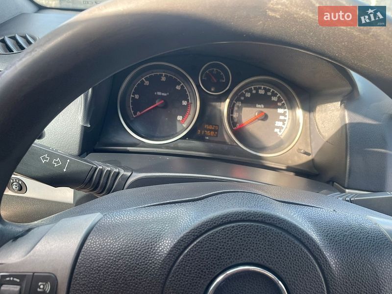 Хэтчбек Opel Astra 2005 в Новояворовске