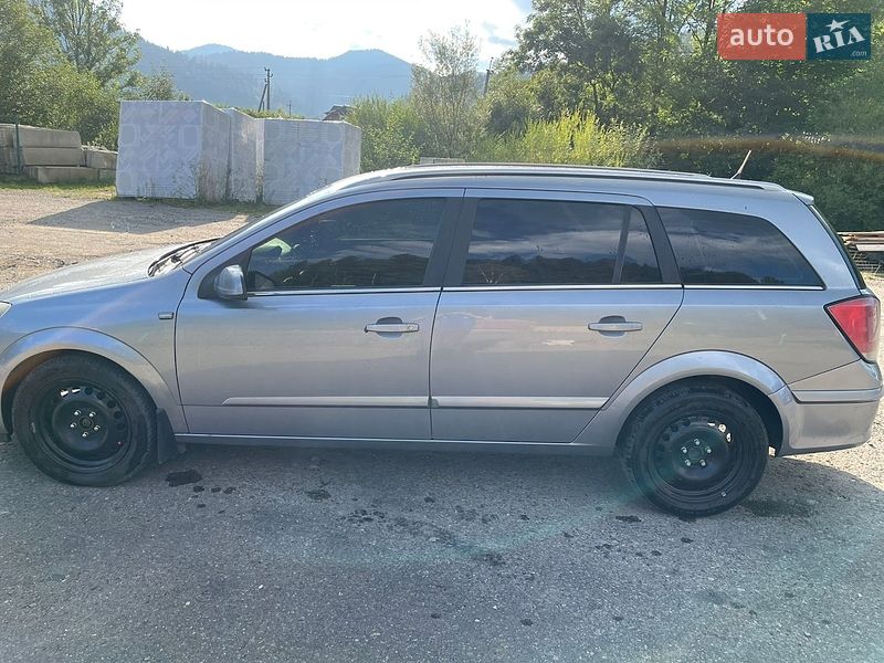 Универсал Opel Astra 2005 в Верховине