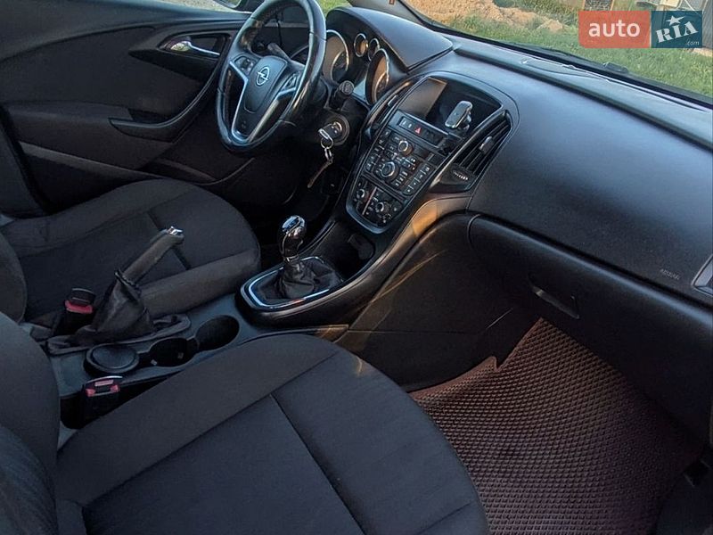 Універсал Opel Astra 2013 в Чернівцях фото 16 Універсал Opel Astra 2013 в Чернівцях