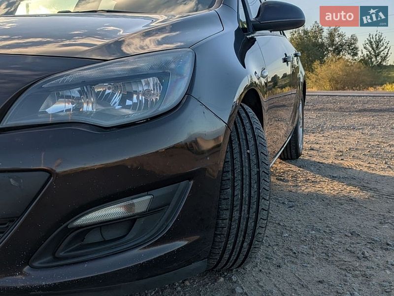 Універсал Opel Astra 2013 в Чернівцях фото 29 Універсал Opel Astra 2013 в Чернівцях