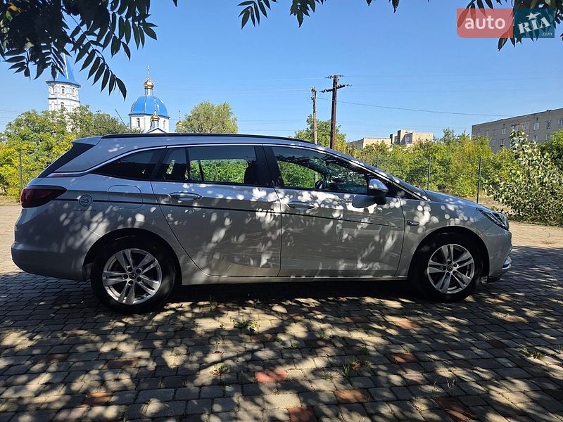 Универсал Opel Astra 2019 в Нововолынске