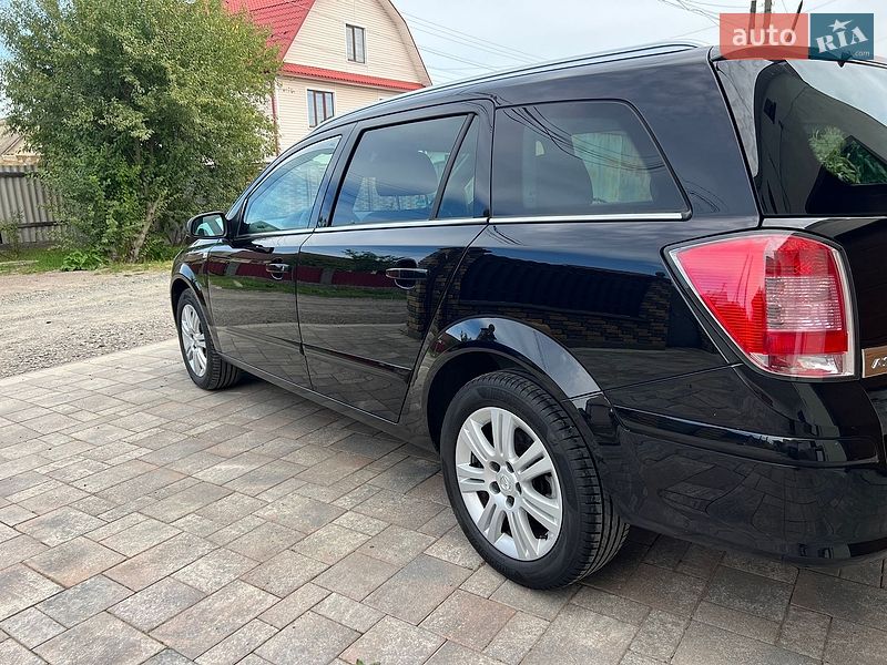 Универсал Opel Astra 2009 в Костополе