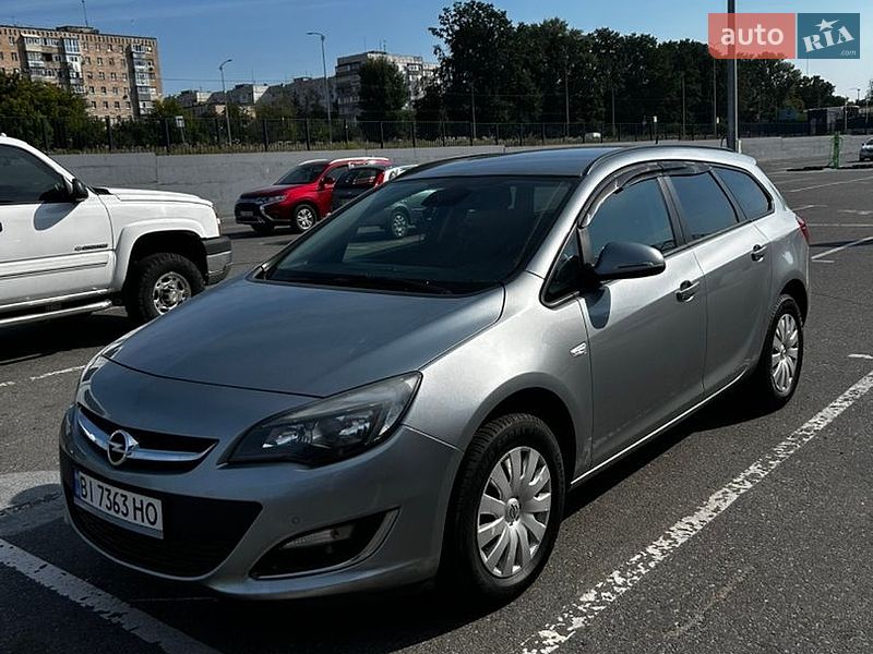 Универсал Opel Astra 2013 в Полтаве