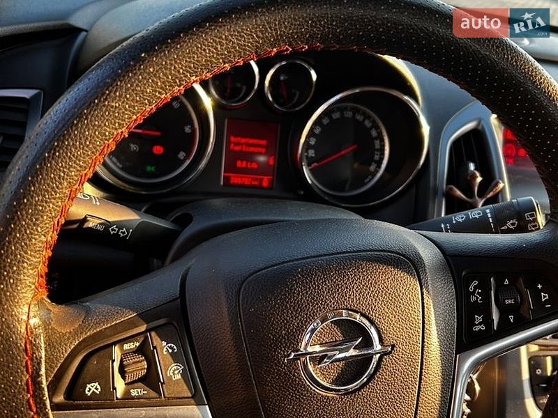 Универсал Opel Astra 2013 в Полтаве