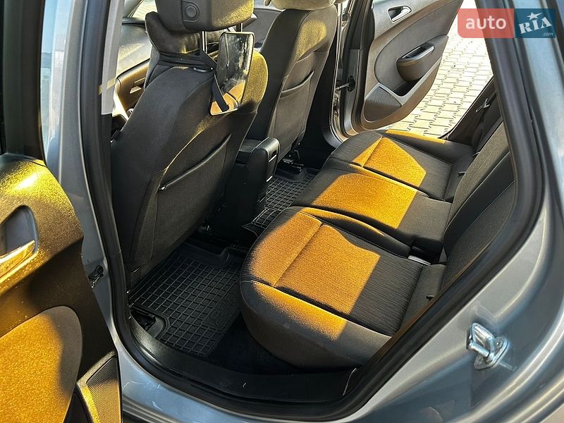 Универсал Opel Astra 2013 в Полтаве