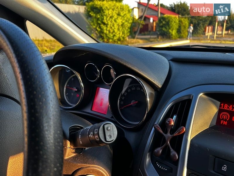 Универсал Opel Astra 2013 в Полтаве
