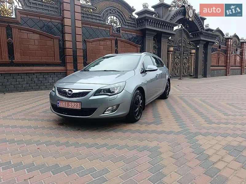 Opel Astra 2011