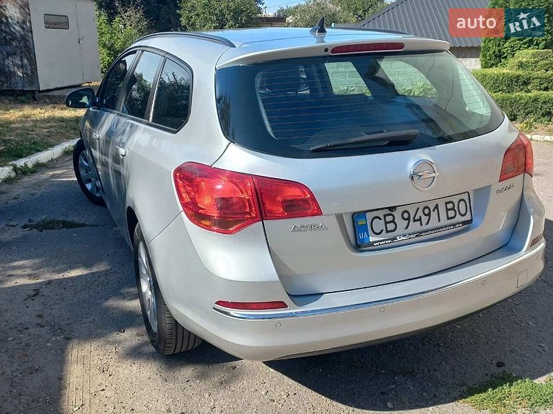 Універсал Opel Astra 2014 в Прилуках