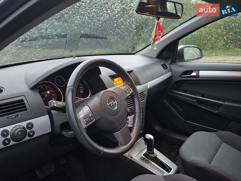 Хэтчбек Opel Astra 2006 в Луцке