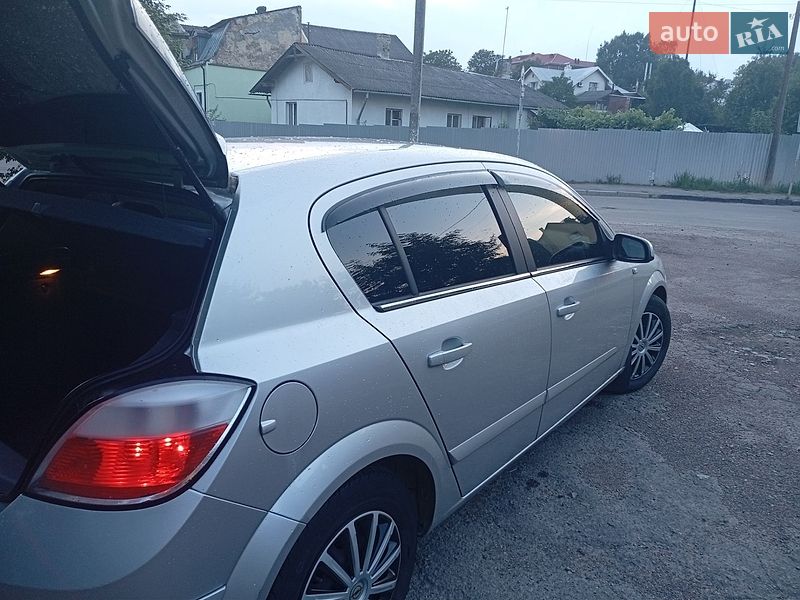 Хэтчбек Opel Astra 2004 в Дрогобыче