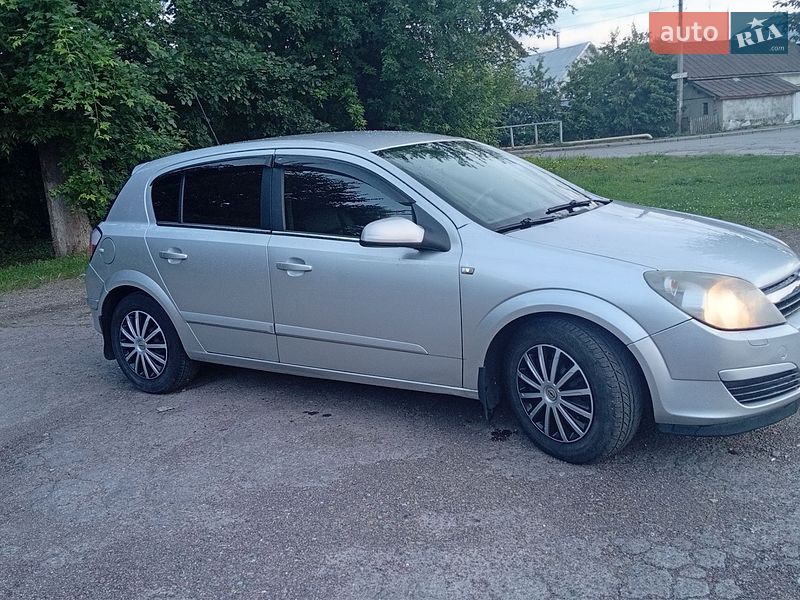 Хэтчбек Opel Astra 2004 в Дрогобыче