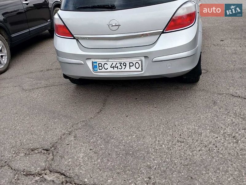 Хэтчбек Opel Astra 2004 в Дрогобыче