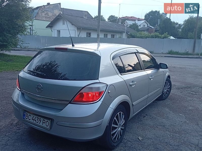 Хэтчбек Opel Astra 2004 в Дрогобыче