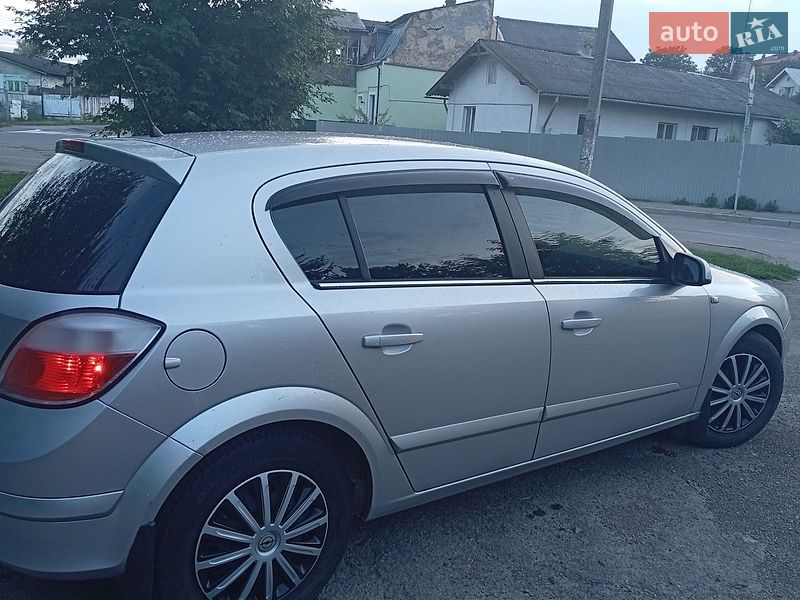 Хэтчбек Opel Astra 2004 в Дрогобыче