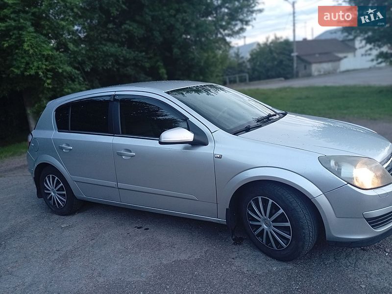 Хэтчбек Opel Astra 2004 в Дрогобыче