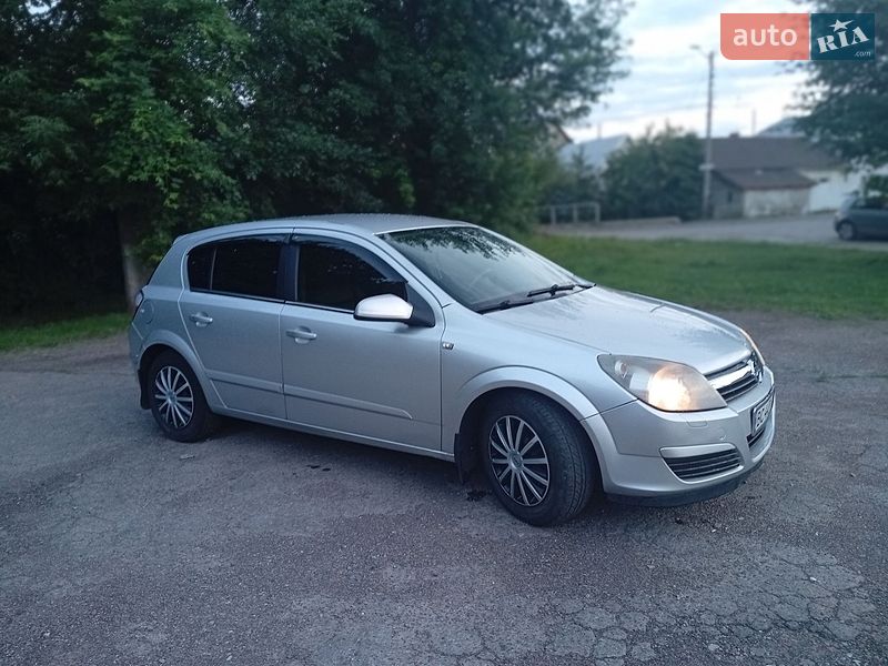 Хэтчбек Opel Astra 2004 в Дрогобыче