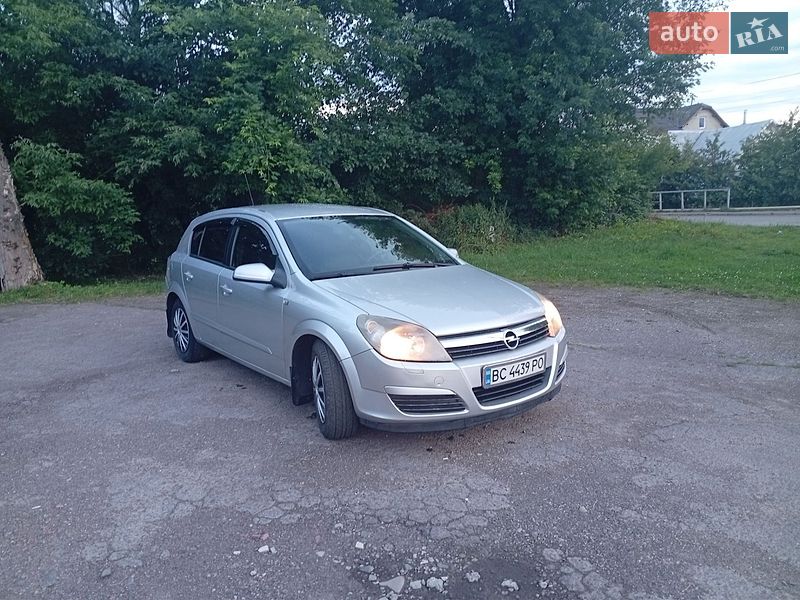 Хэтчбек Opel Astra 2004 в Дрогобыче