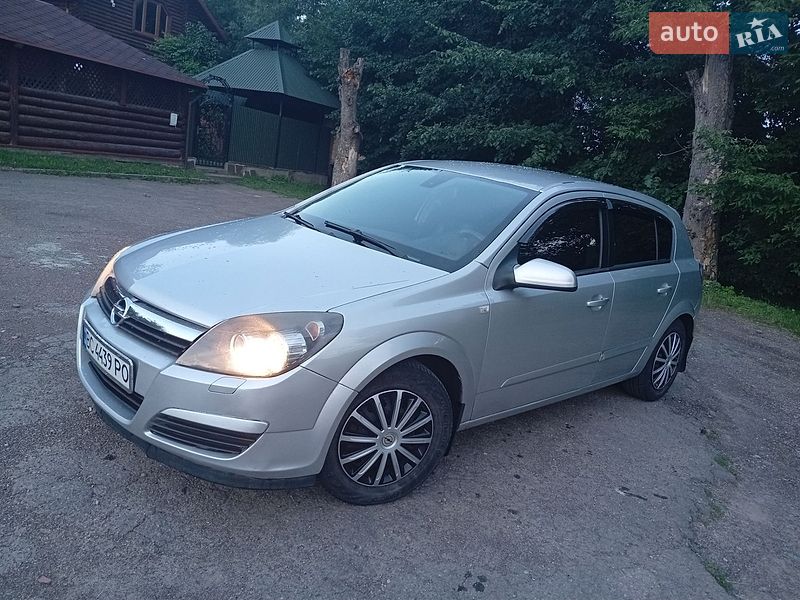 Хэтчбек Opel Astra 2004 в Дрогобыче