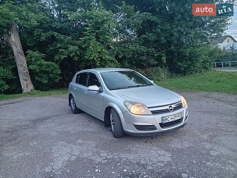 Хэтчбек Opel Astra 2004 в Дрогобыче
