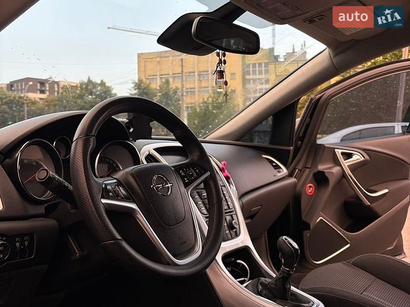 Хэтчбек Opel Astra 2010 в Львове