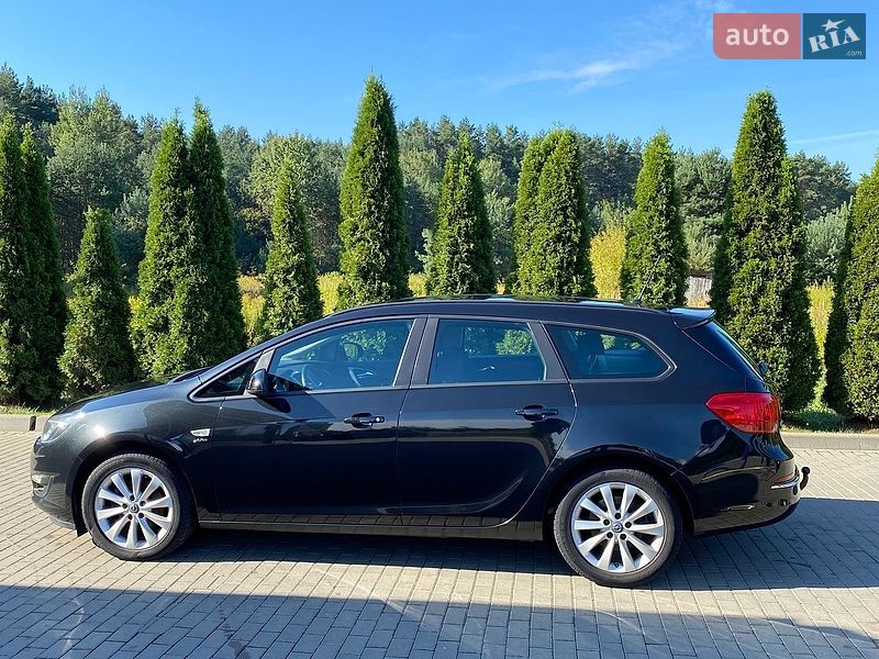 Универсал Opel Astra 2013 в Яворове