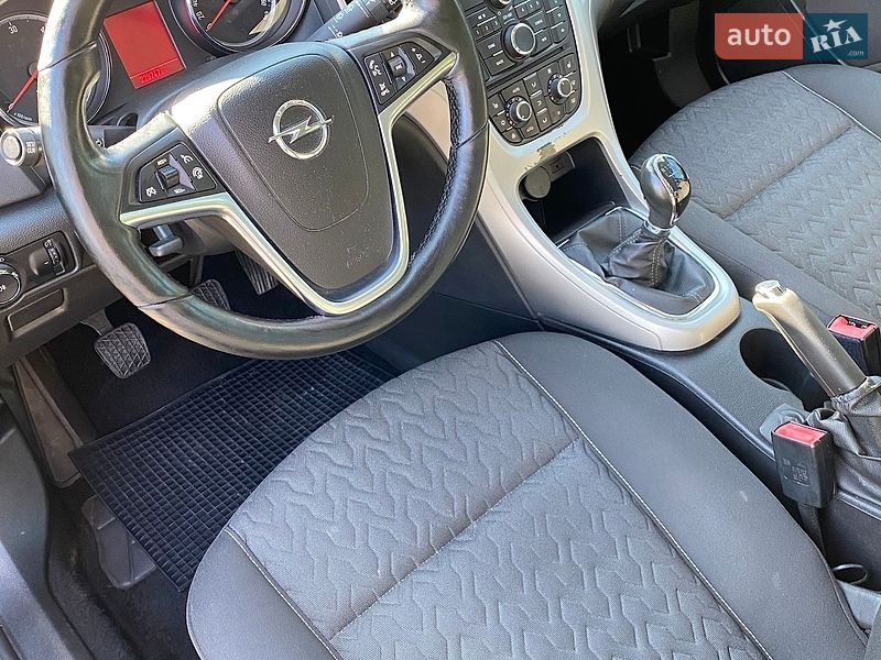 Универсал Opel Astra 2013 в Яворове