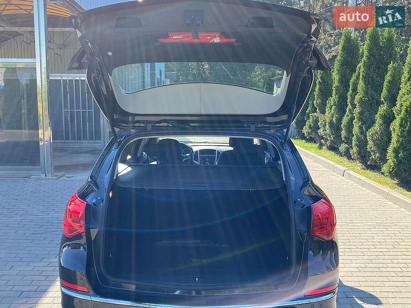 Универсал Opel Astra 2013 в Яворове