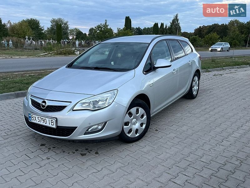 Универсал Opel Astra 2011 в Деражне